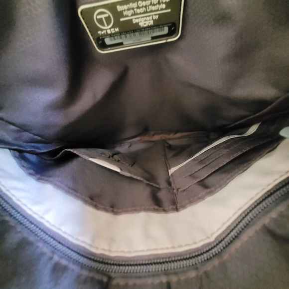 Temi T Tech crossbody - Picture 6 of 16